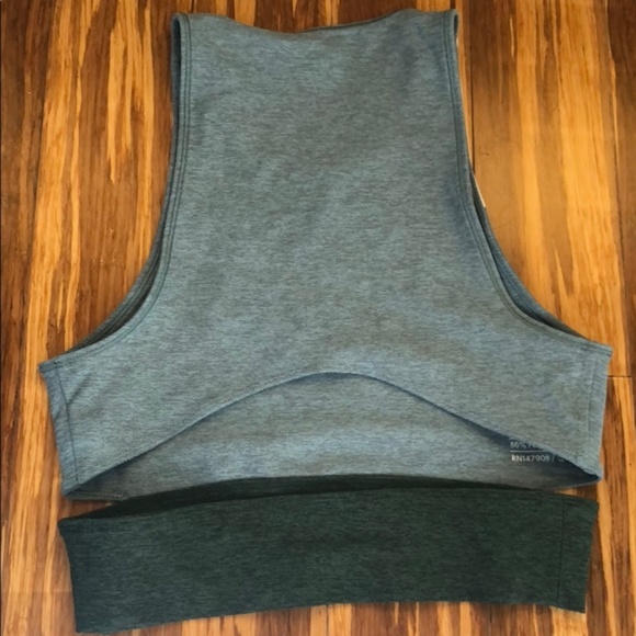 Outdoor Voices Tri-Tone Slashback Crop Top - Picture 3 of 5